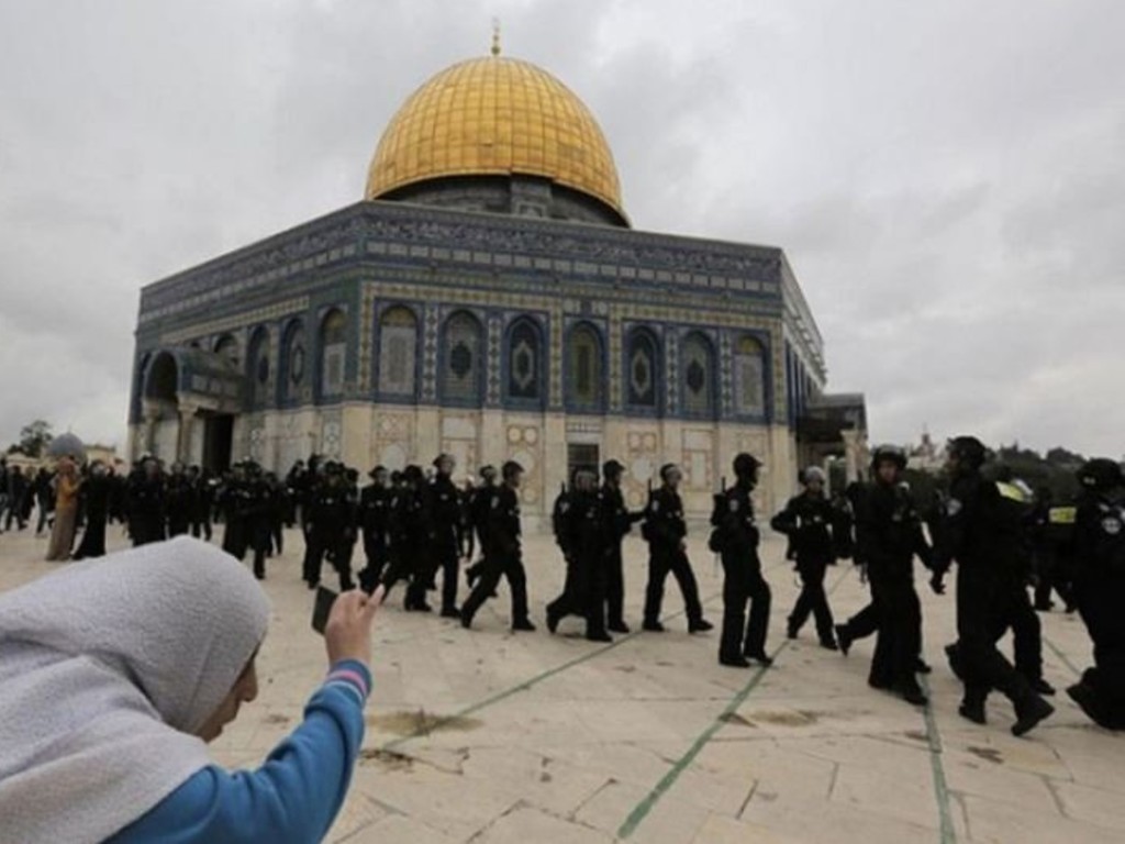Polisi Israel tangkap puluhan orang Palestina setelah serbu Al Aqsha