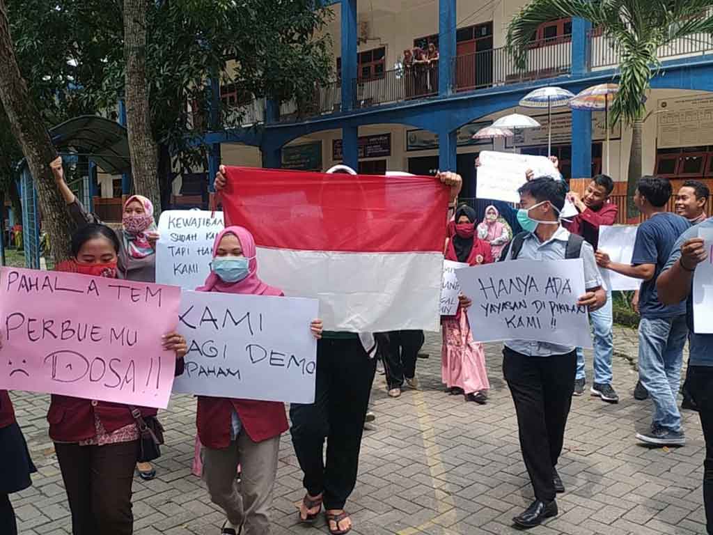 Mahasiswa Binjai Demo Kampus