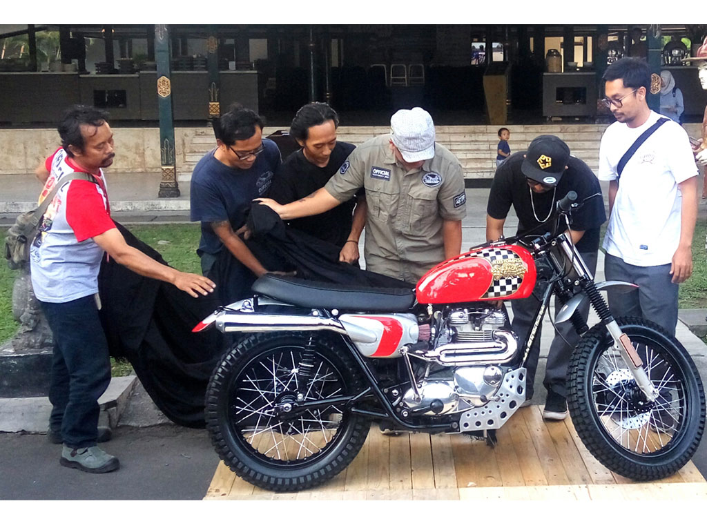 Triumph Flat Track