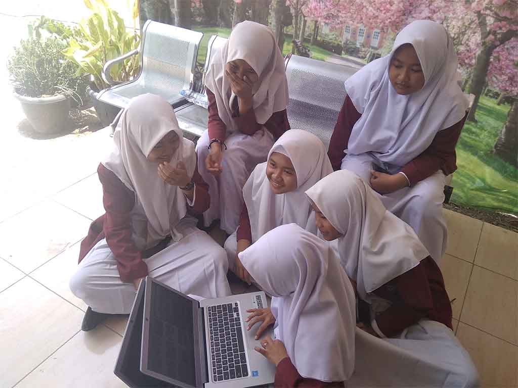 Pelajar Gunungkidul Pakai Teknologi