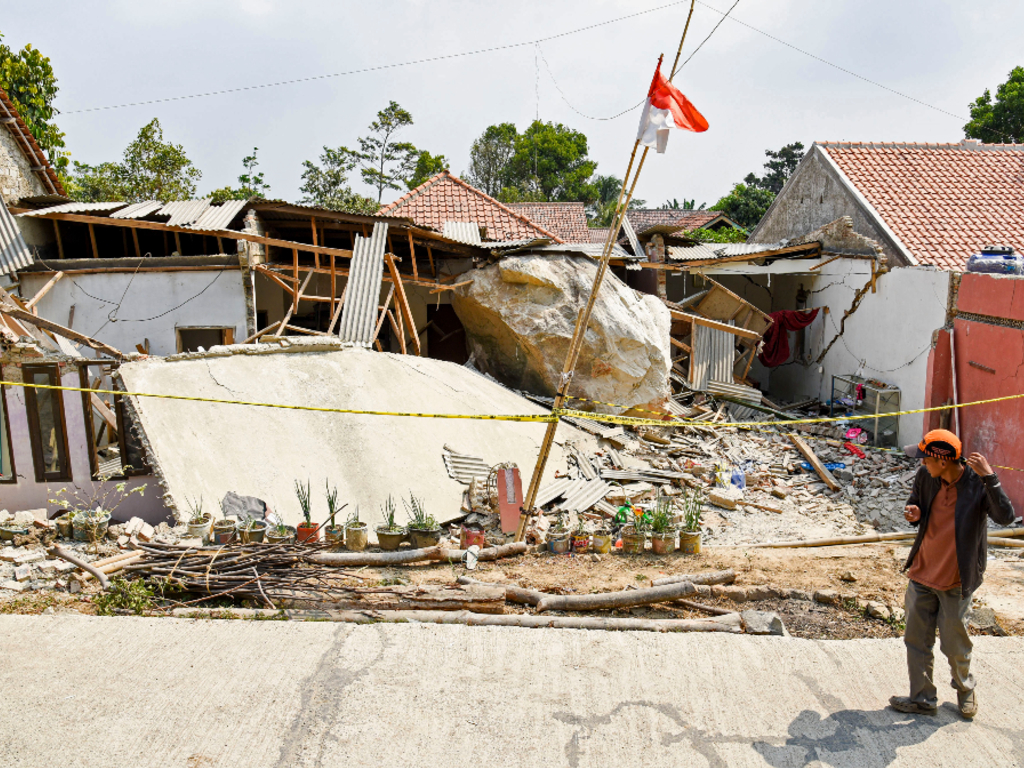 Foto Hujan Batu  6x5 Meter di Purwakarta Tagar