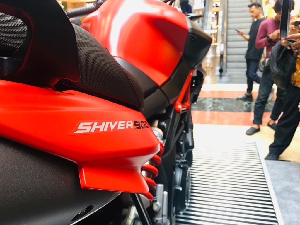 Априлия Shiver 900