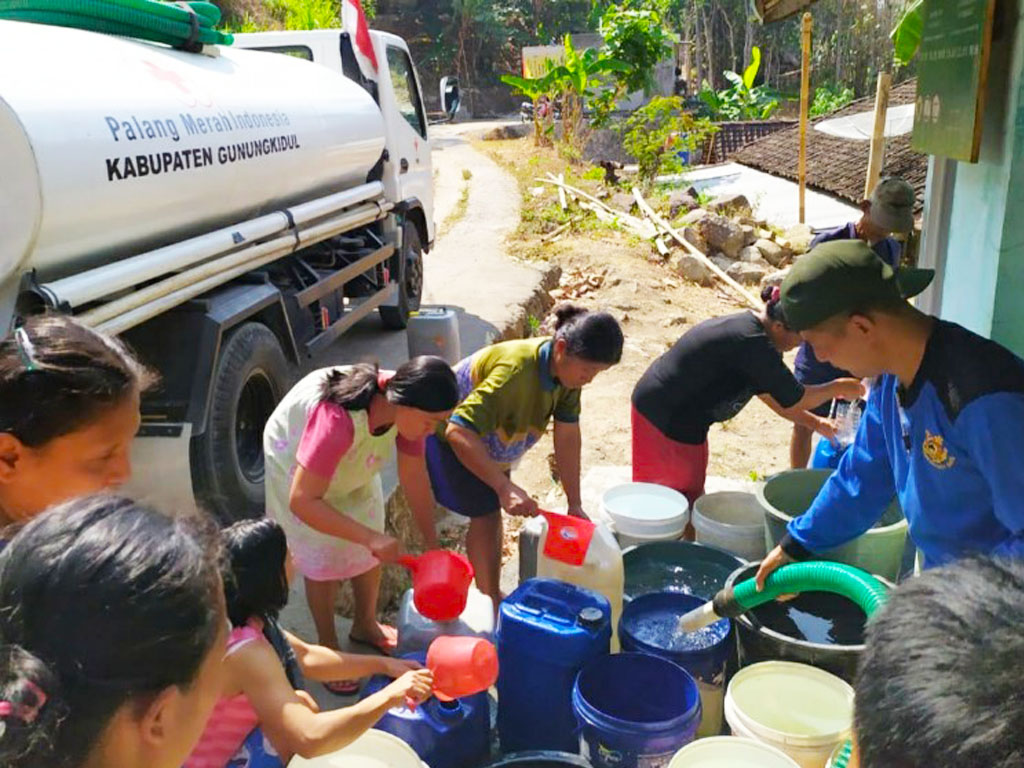 Droping air bersih di Yogyakarta