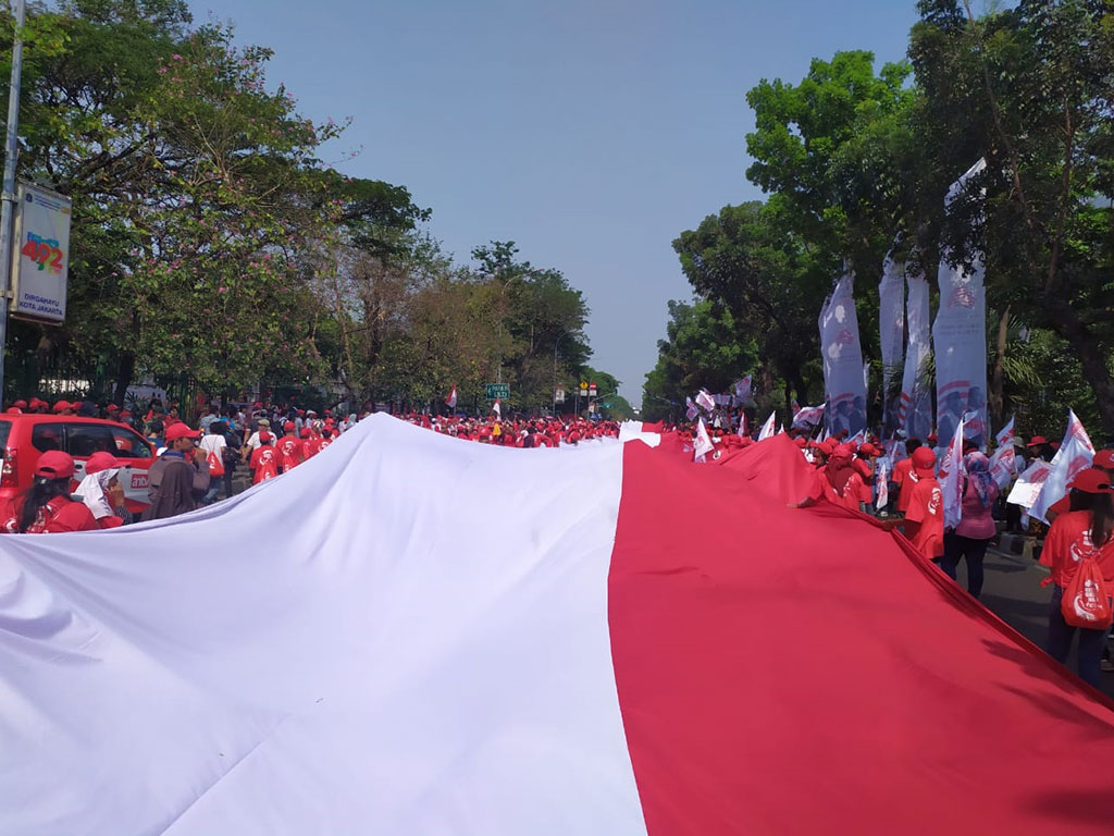 Bendera Merah Putih Raksasa