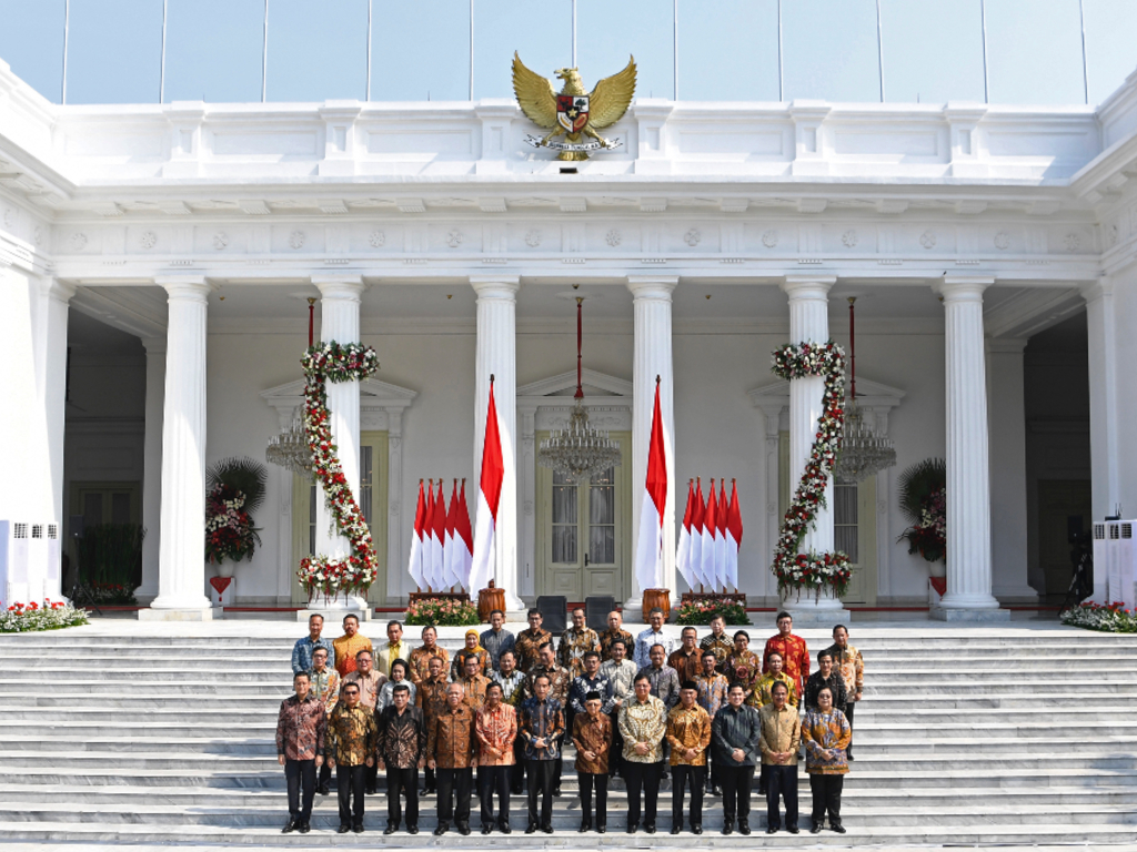 Serahkan SK Ini Menteri Kabinet  Kerja Indonesia  Maju Tagar