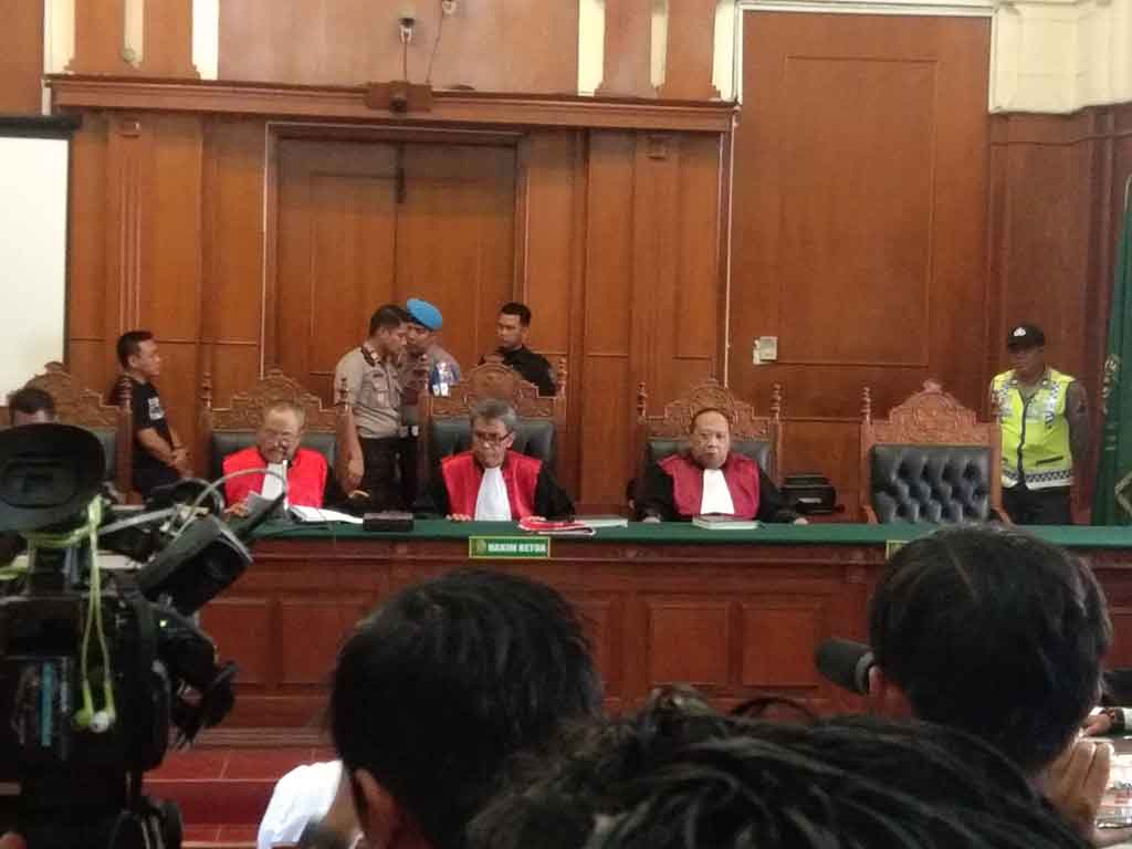 Sidang vonis Sugi Nur Rahaja