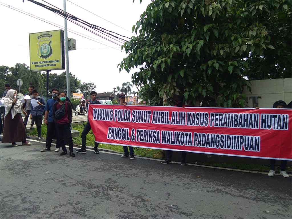 Mahasiswa dari Ambak Sumut Demo