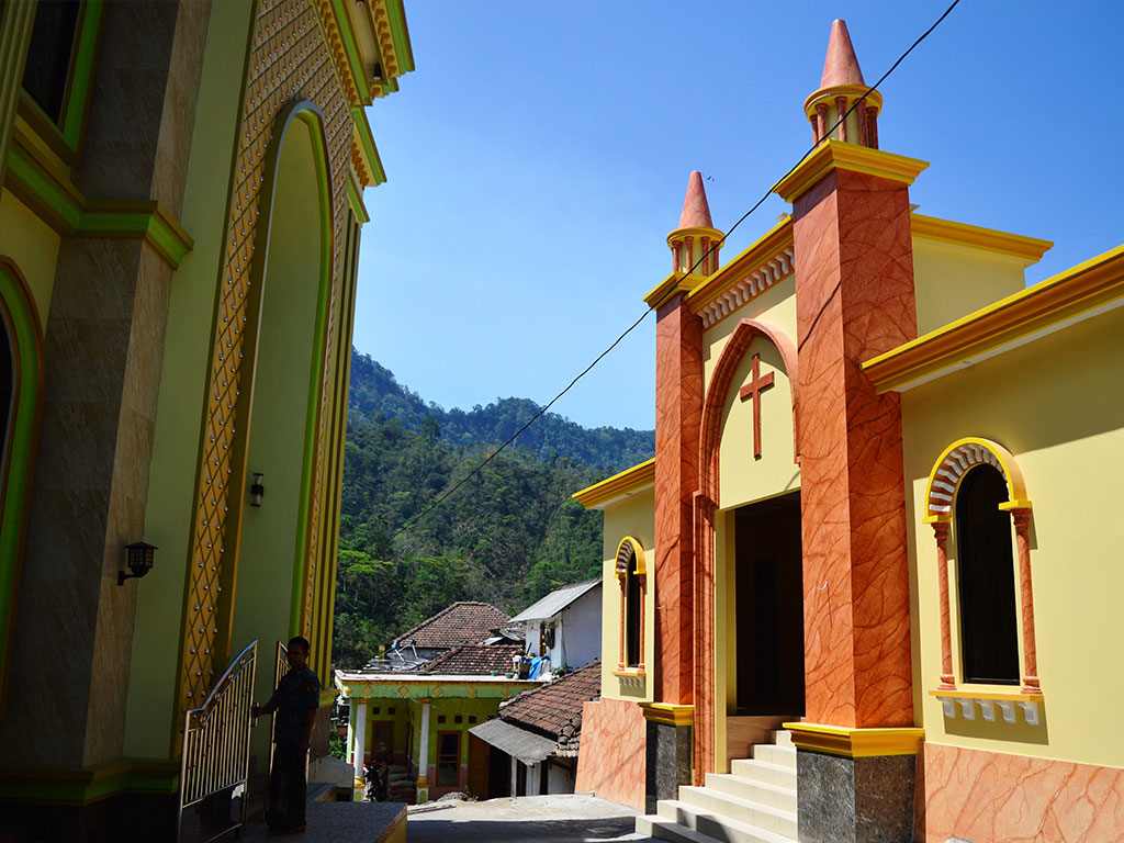 Masjid dan Gereja  Kakak Adik di  Tanah Jepara  Tagar