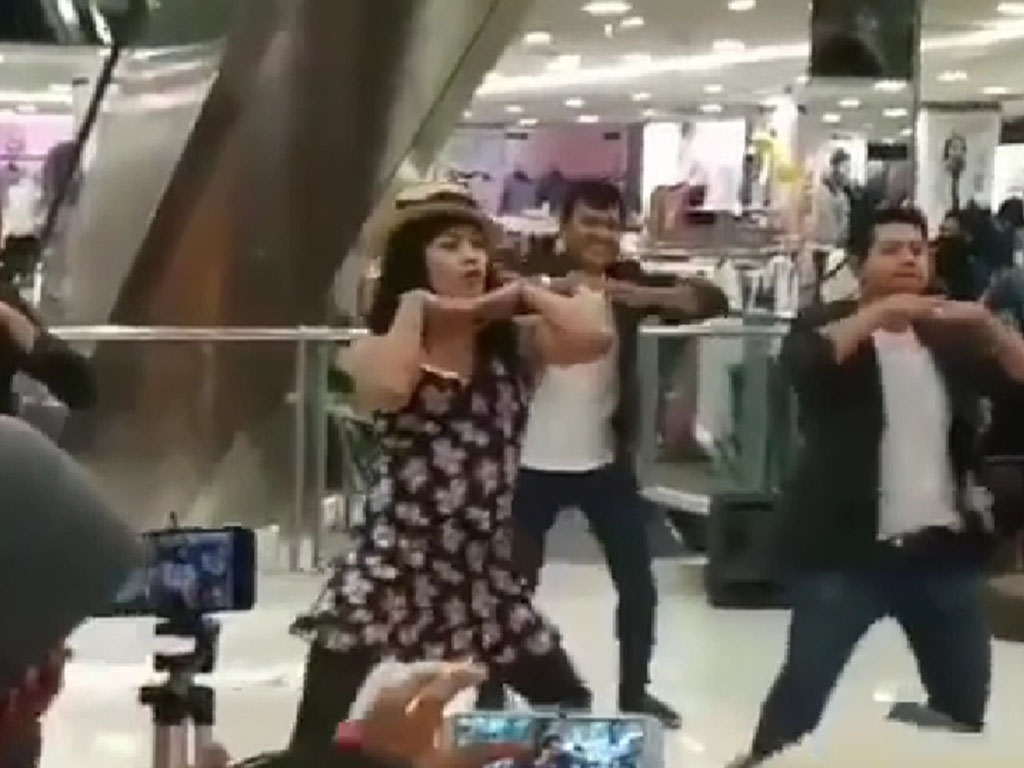 Video viral Menari Pakai Pakian Wanita