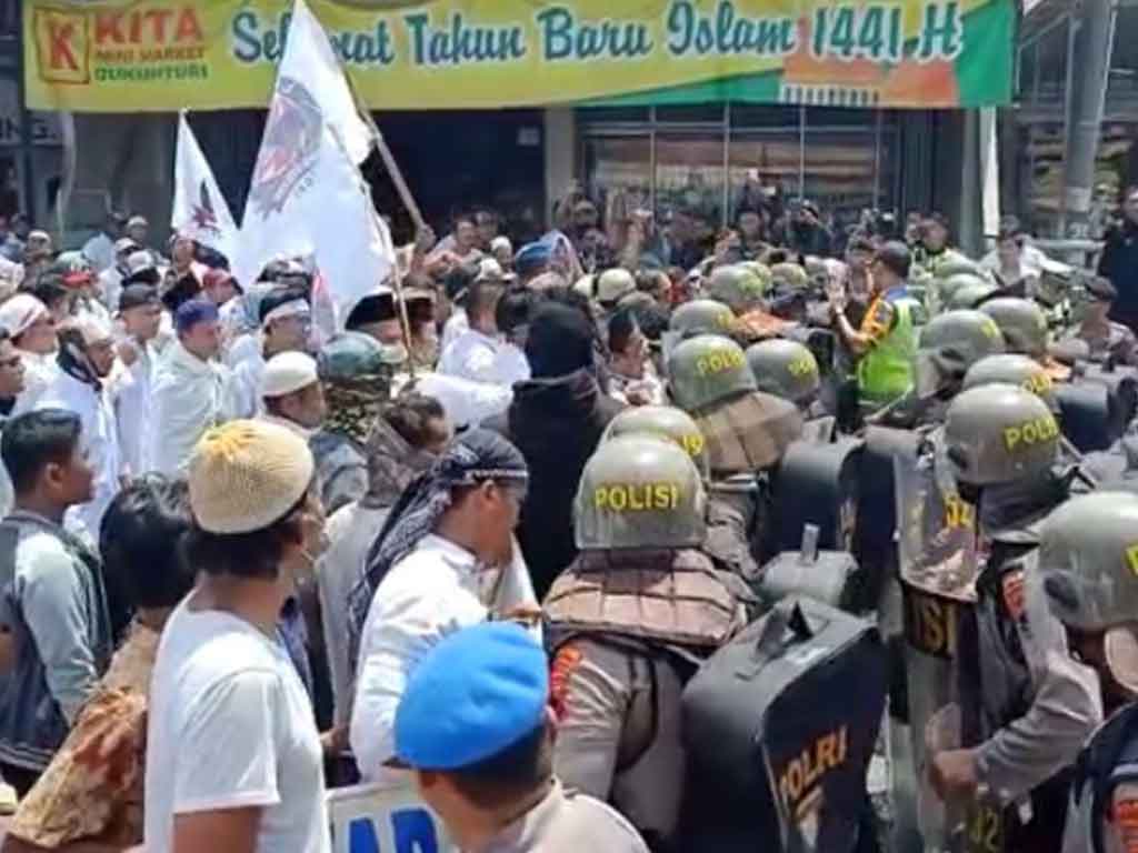 Massa Tolak Musda FPI