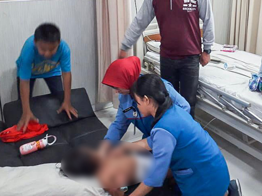 Bocah yang Peluk Jasad Ibunya