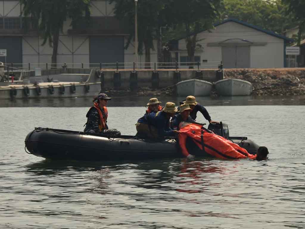 Evakuasi Korban Kapal Selam