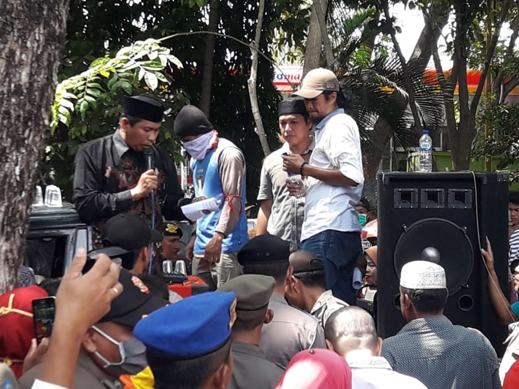 Demo Tuntut Pilkades Ulang