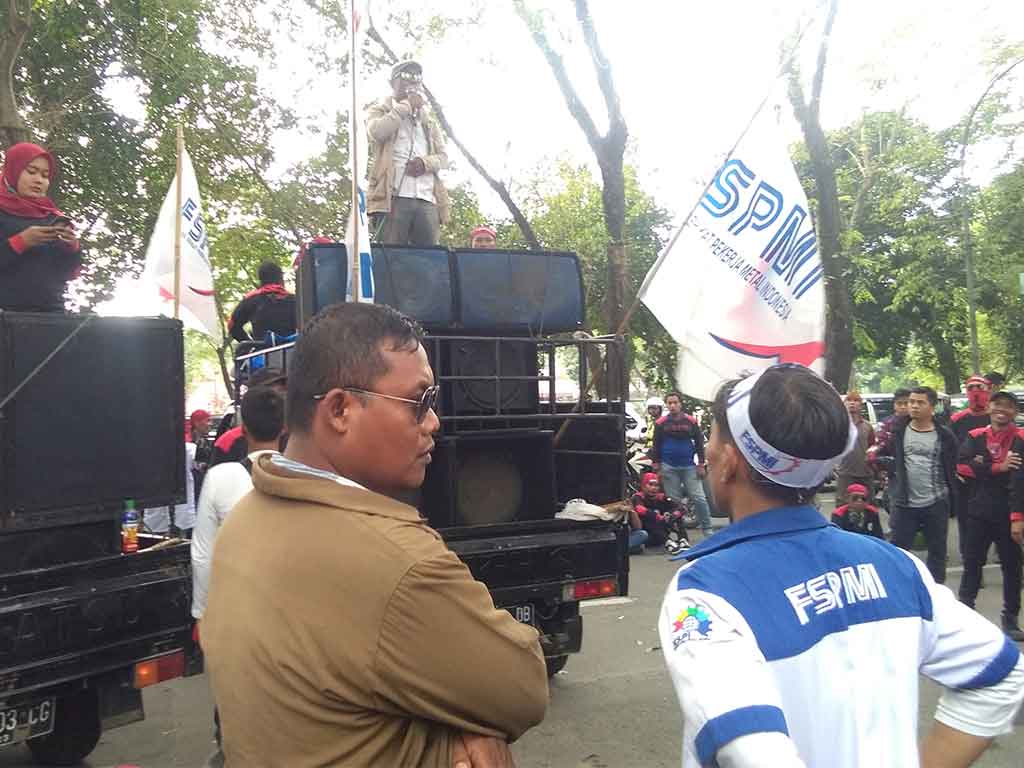 Buruh di DPRD Sumut