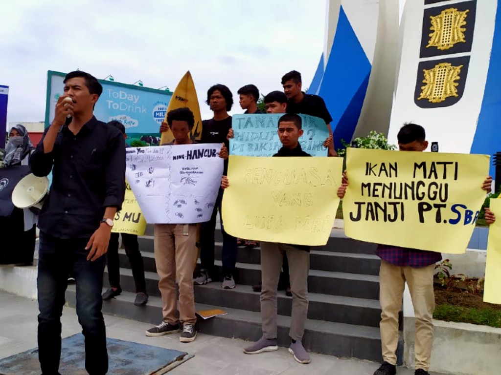 Mahasiswa Demo