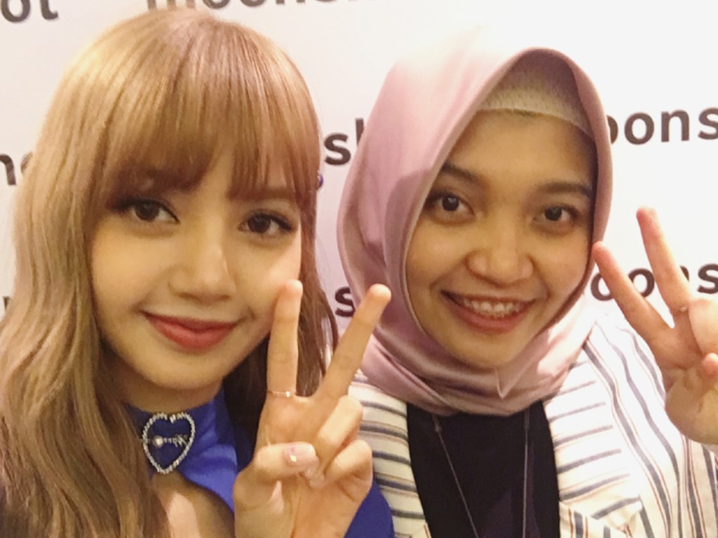 Intan Khasanah dan Lisa Blackpink