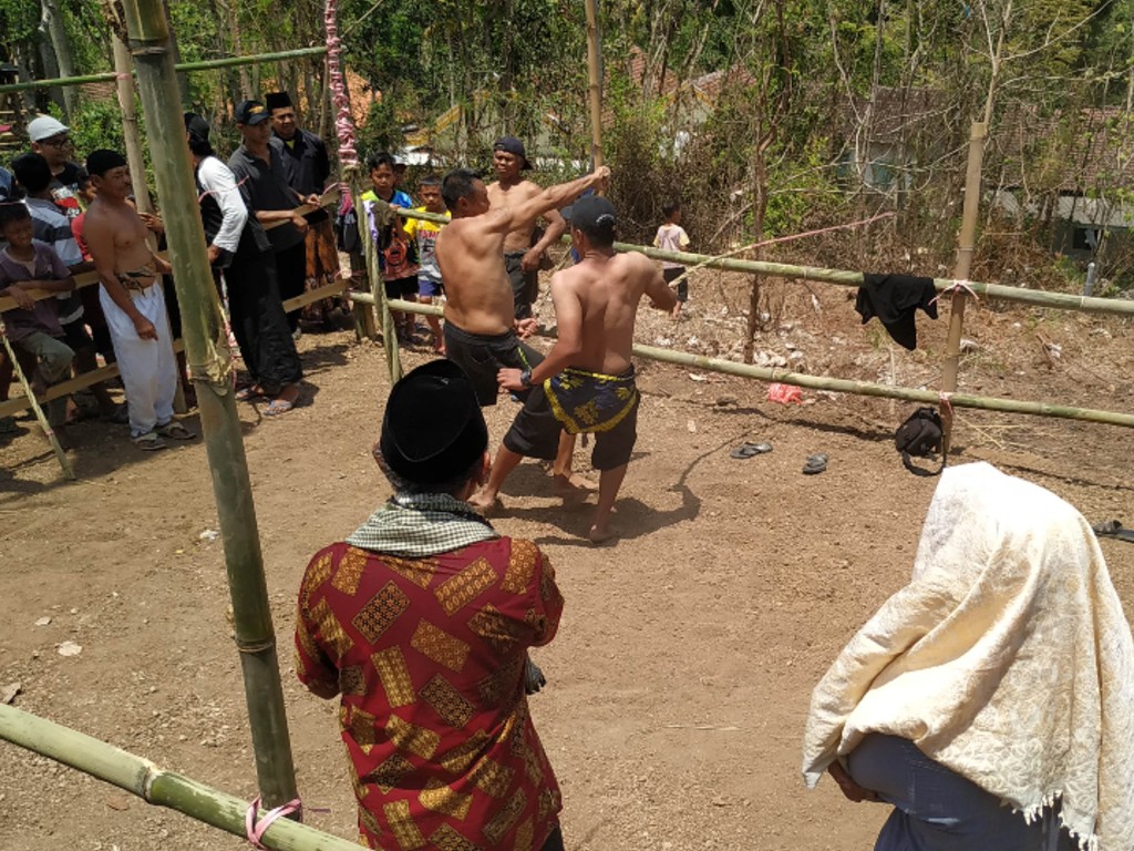 Ritual cambuk Tiban