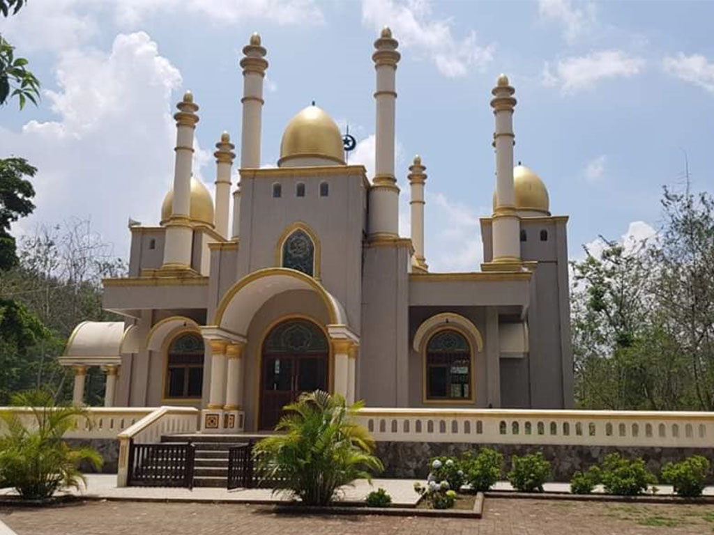 Masjid di Tengah Hutan