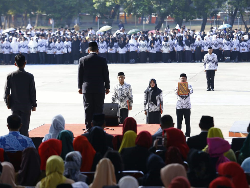 Upacara Hari Guru di Makassar