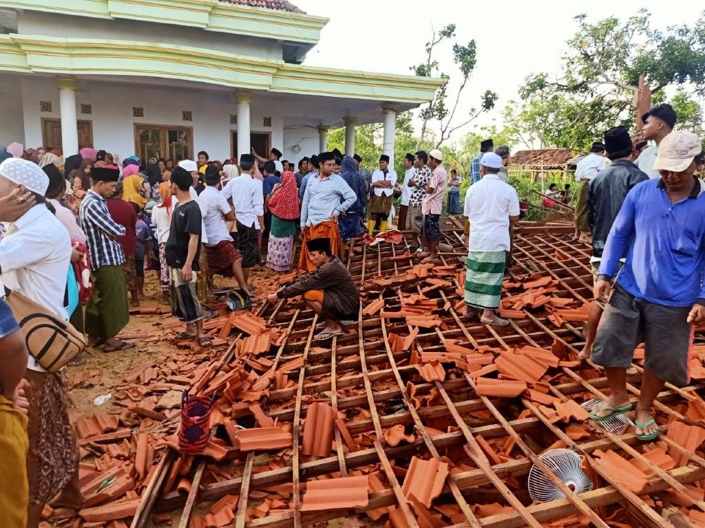 Rumah Ambruk