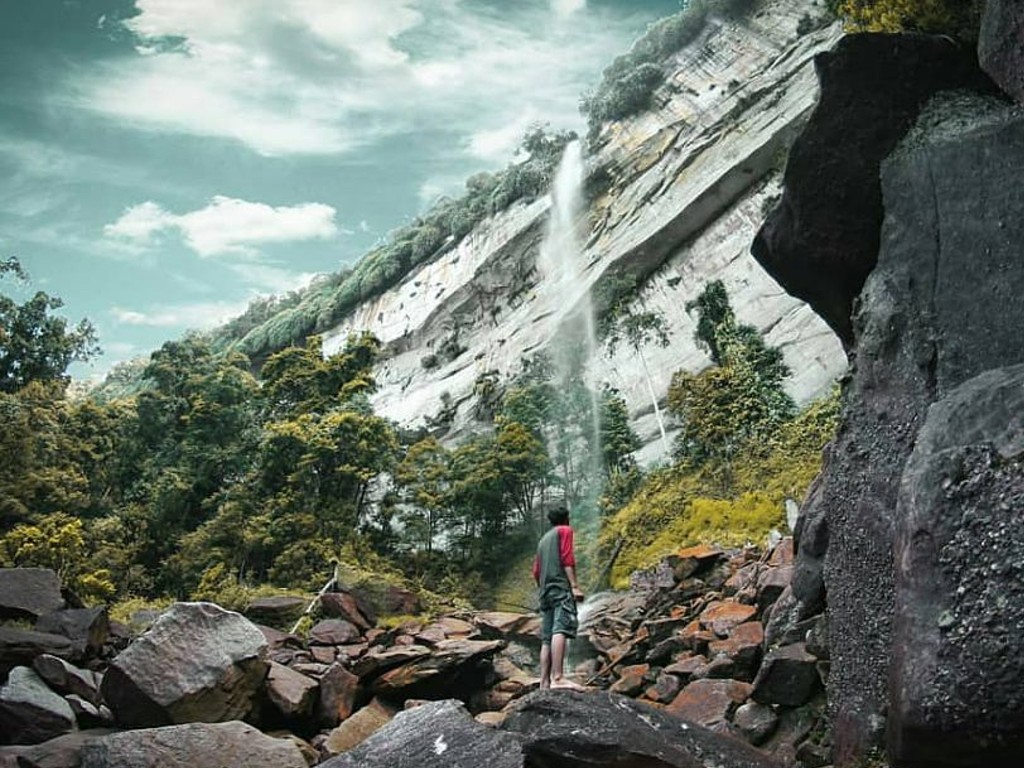 Air Terjun Batang Kapas di Riau