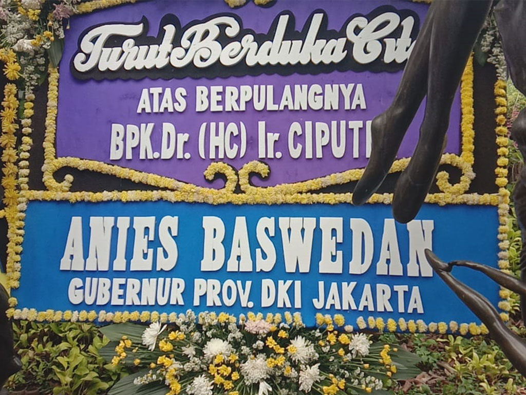 Karangan Bunga Duka Cita