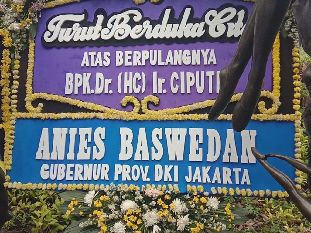 Karangan Bunga Duka Cita