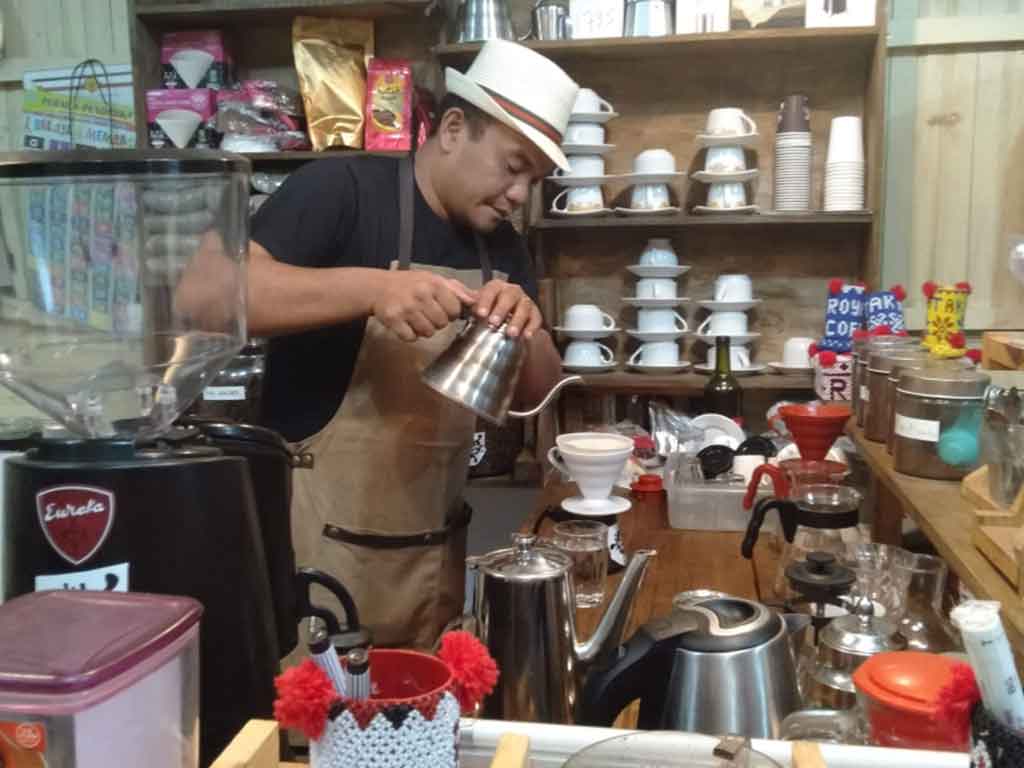 Peracik Kopi Lintong