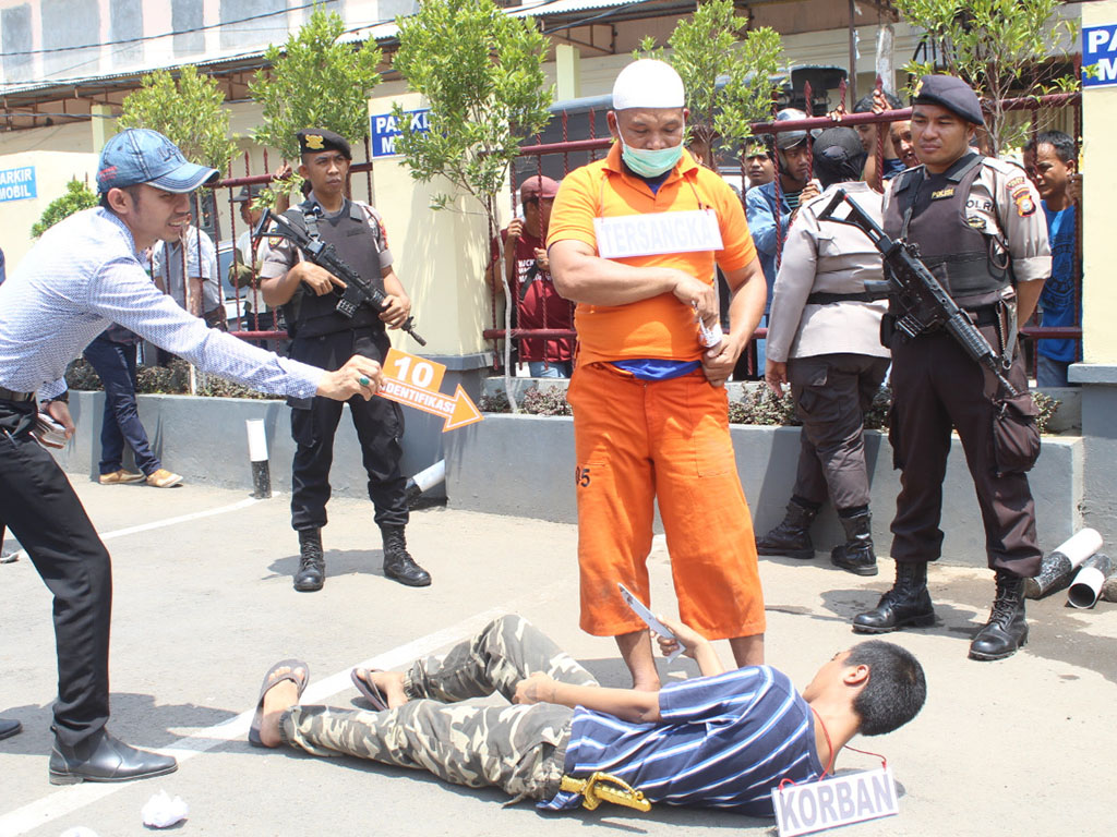 Adegan Rekonstruksi Penggal Kepala di Gowa