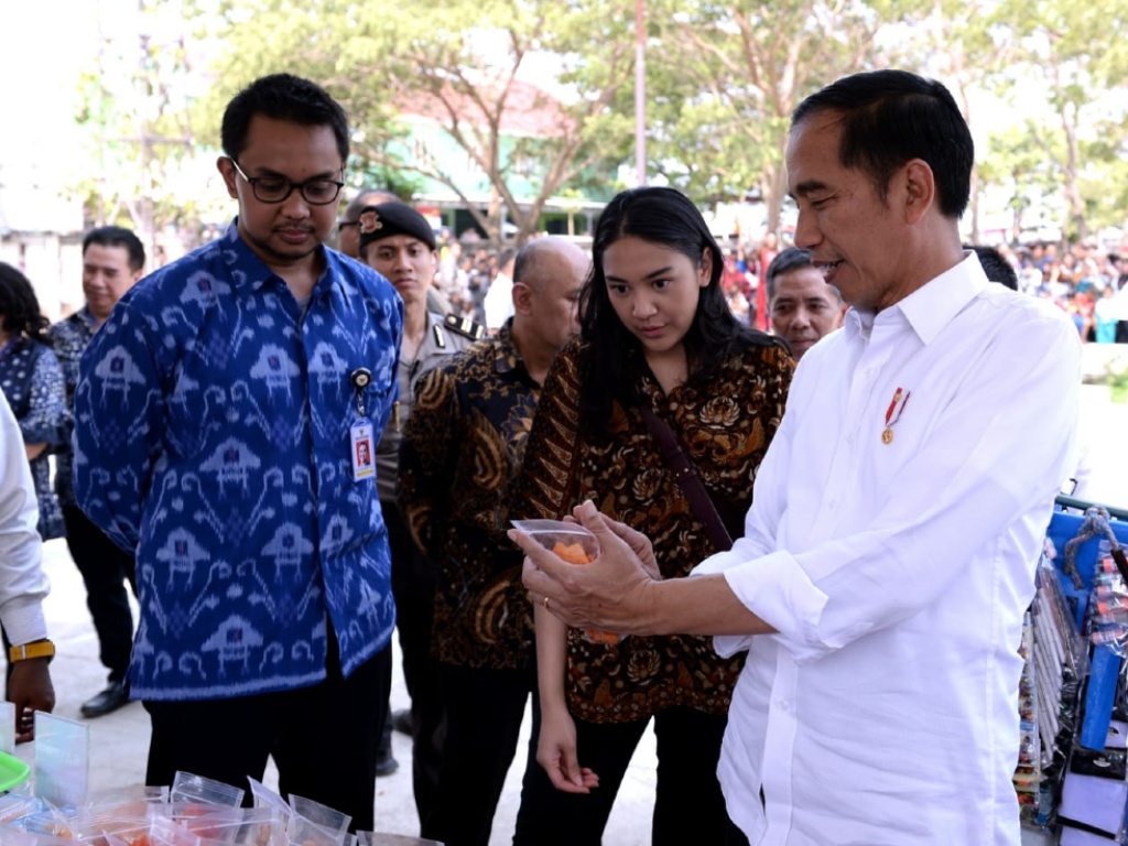 Jokowi dan stafsus milenial
