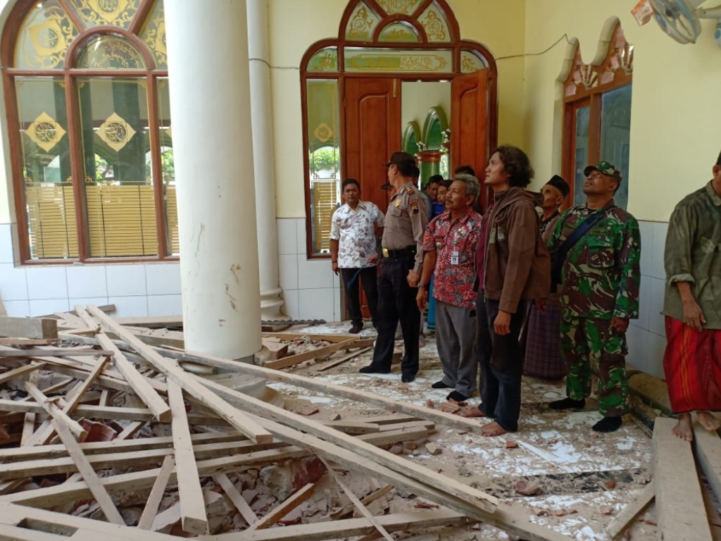 kubah masjid runtuh