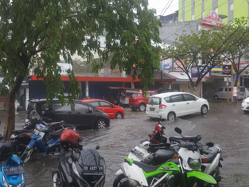 Hujan di Makassar