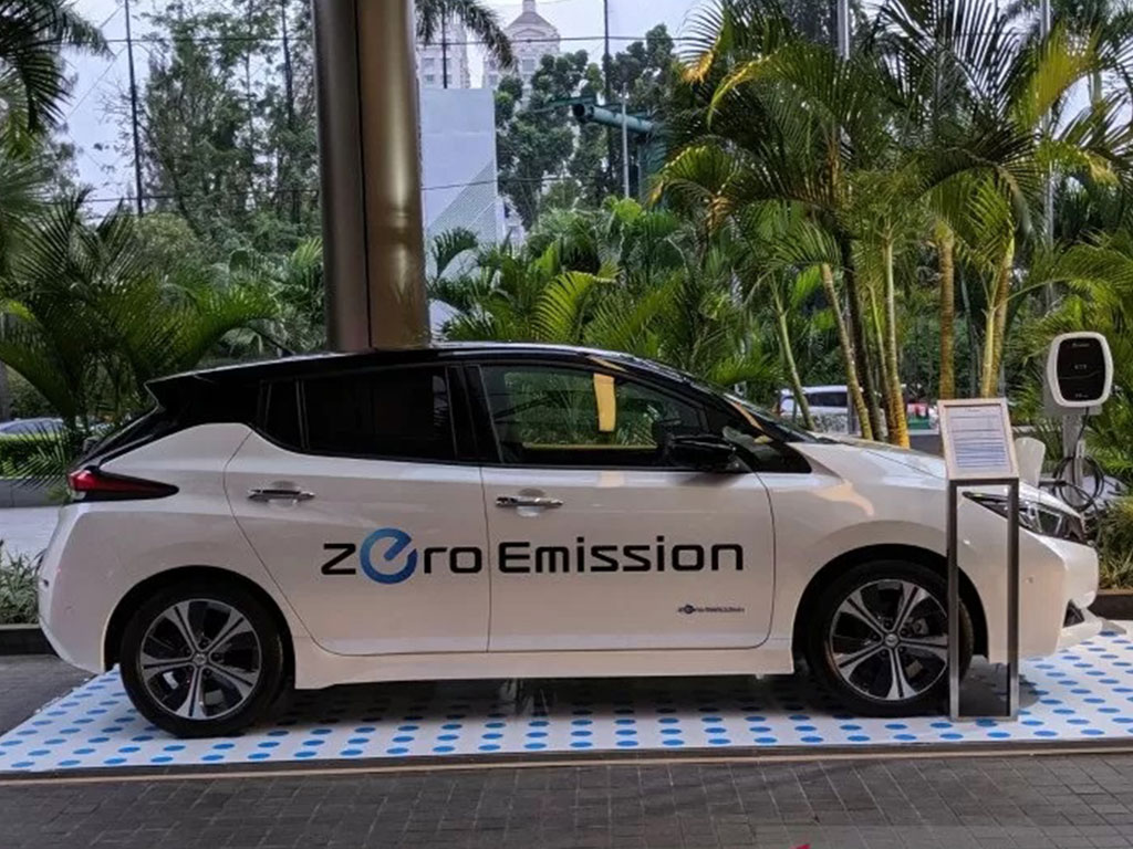 Mobil Listrik Nissan Leaf