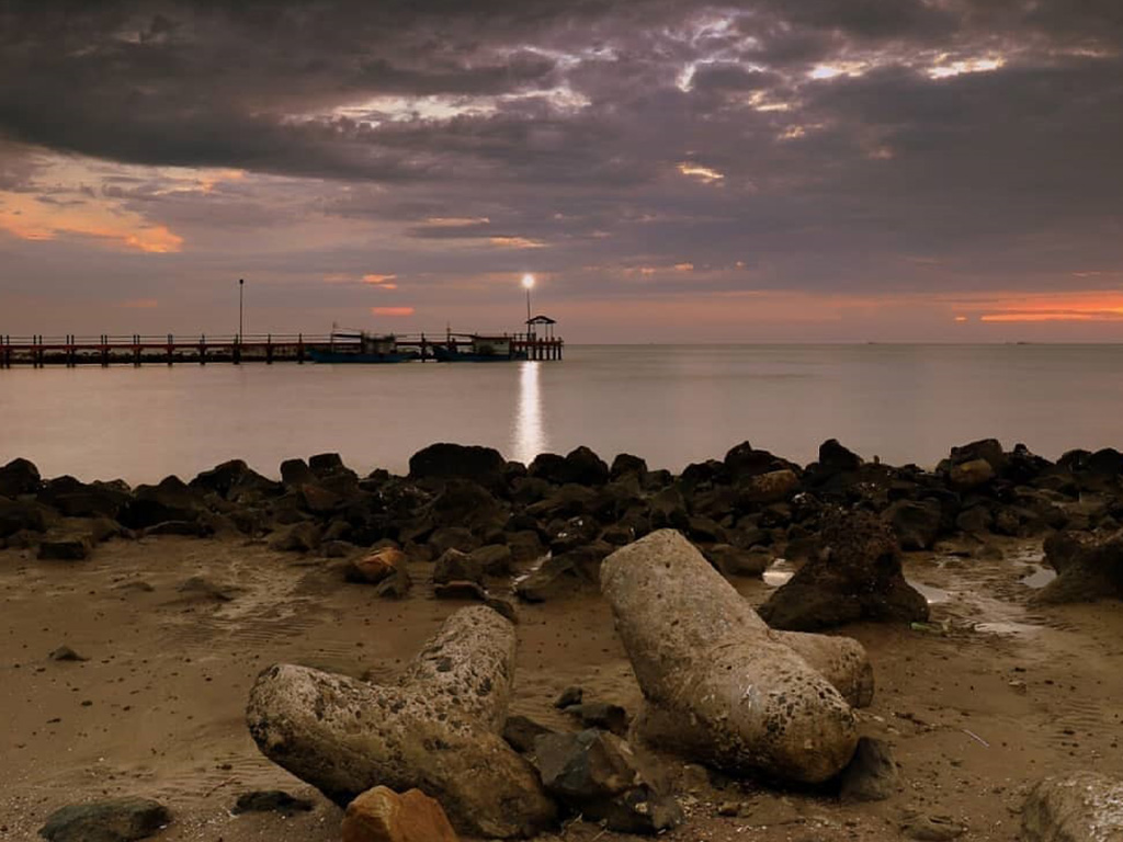 Pantai Balongan Indah