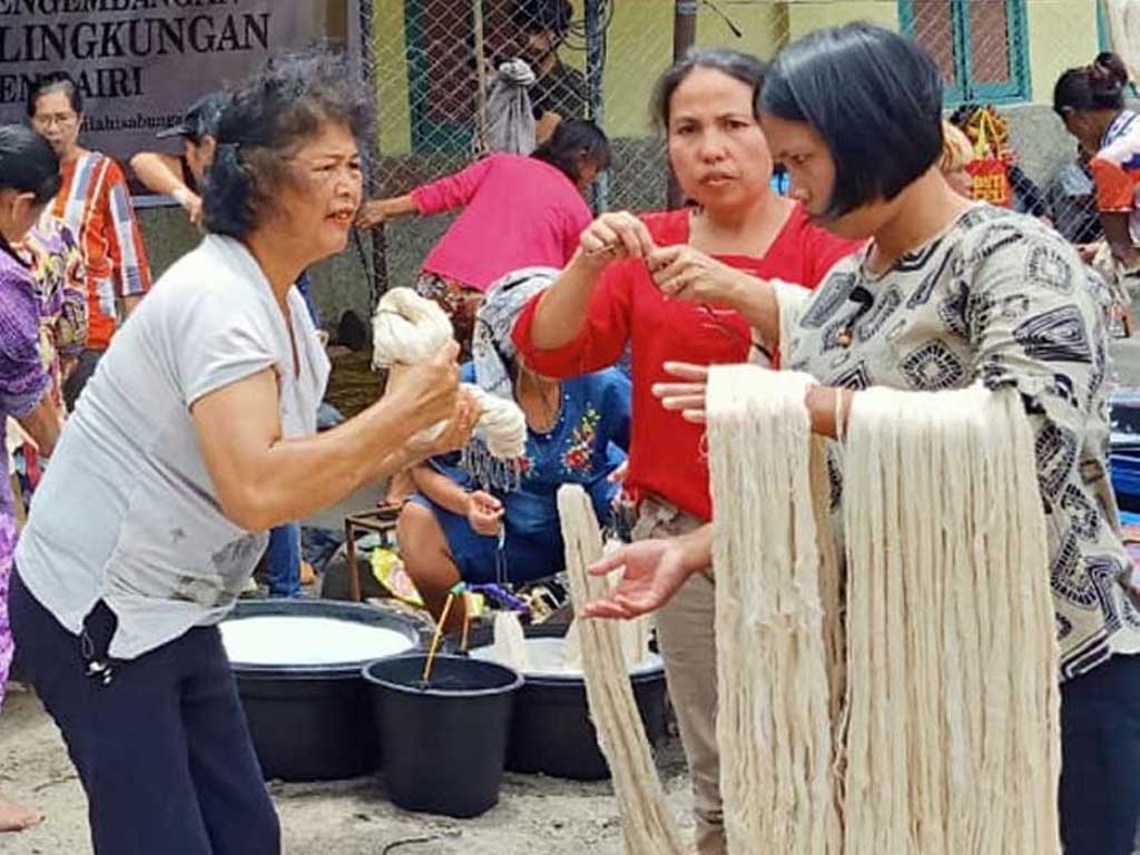 Penenun di Silahisabungan