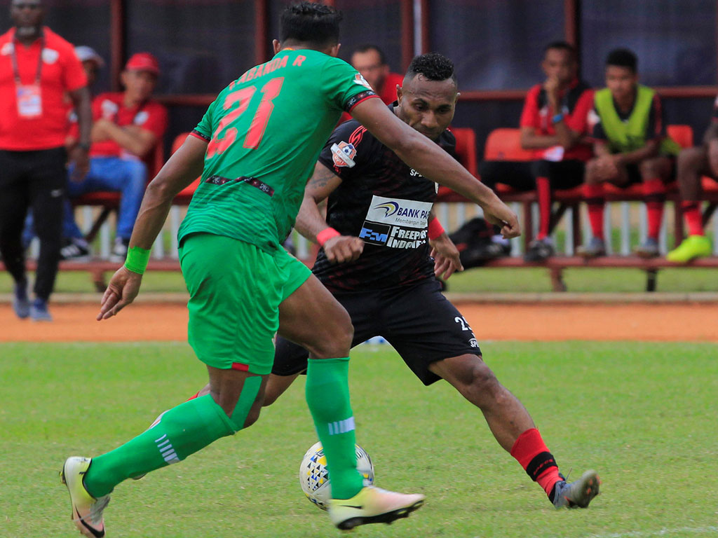 Persipura vs Kalteng Putra