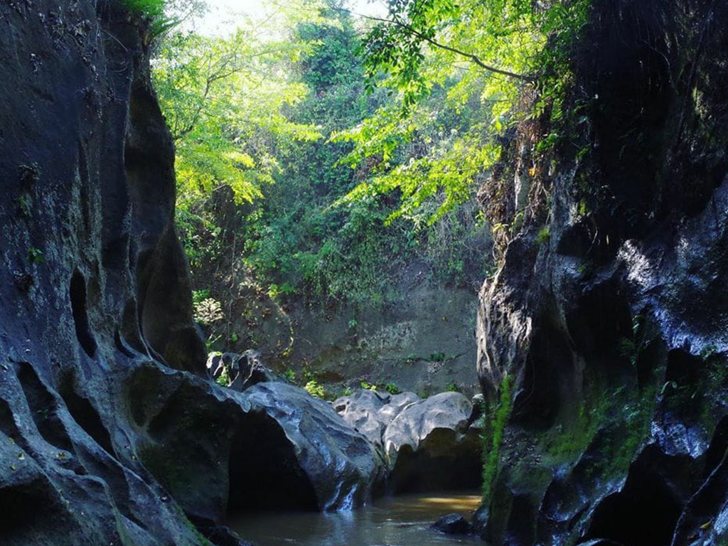 Hidden Canyon Beji Guwang