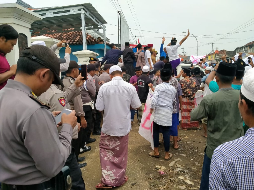 Demo SPBU di Pamekasan