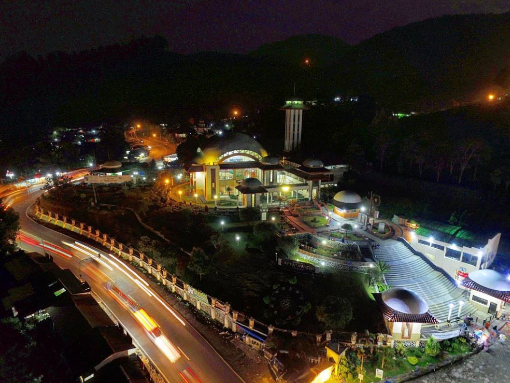 Masjid At-Tawun di Puncak Bogor