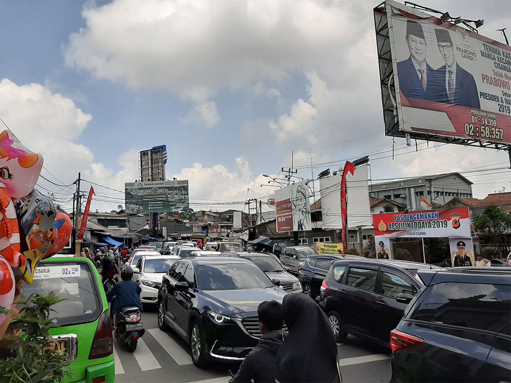 Jalur Puncak Macet