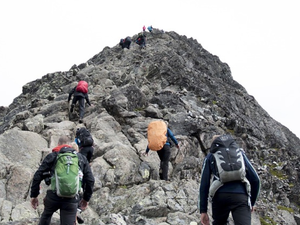 mendaki gunung