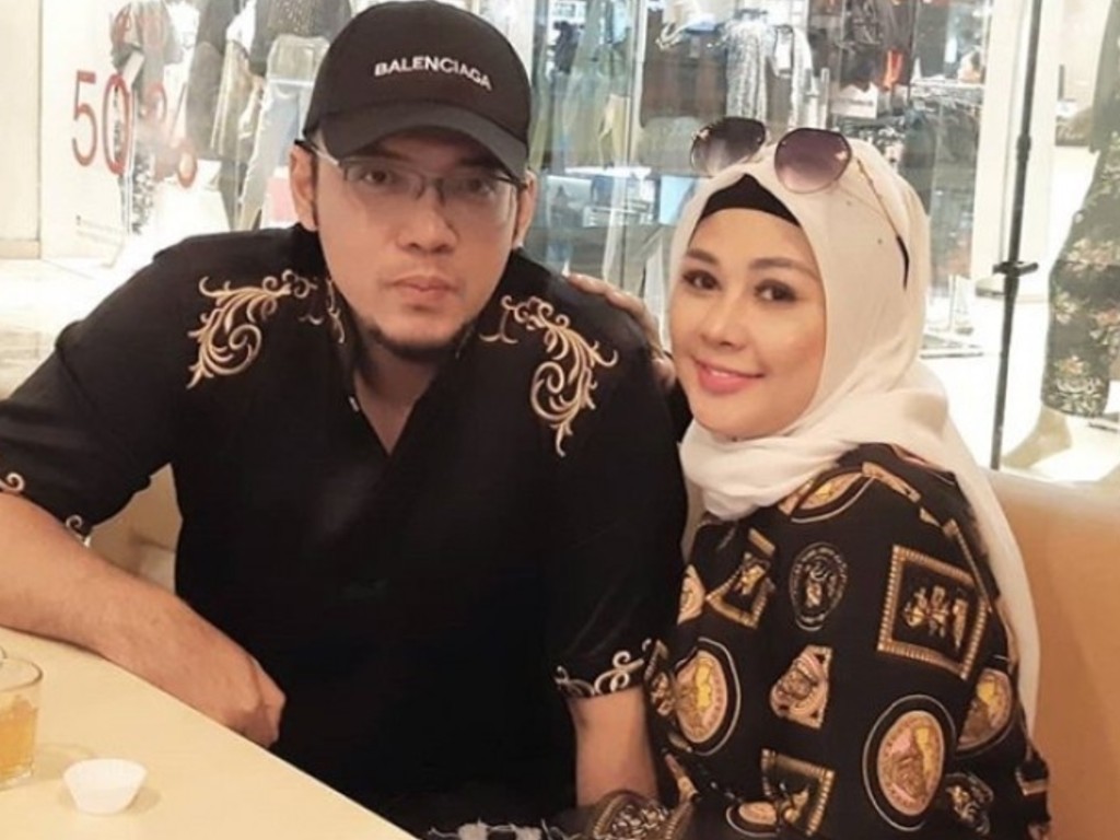 Sandy Tumiwa dan Vivi Paris