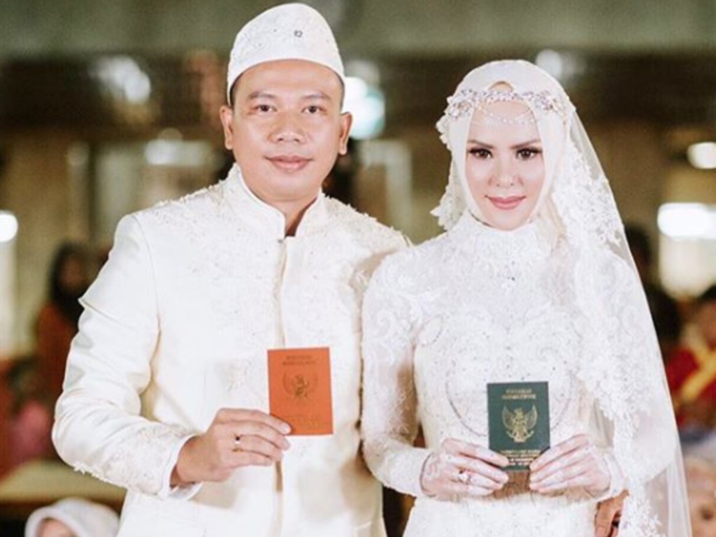 Pernikahan Angel Lelga dan Vicky Prasetyo