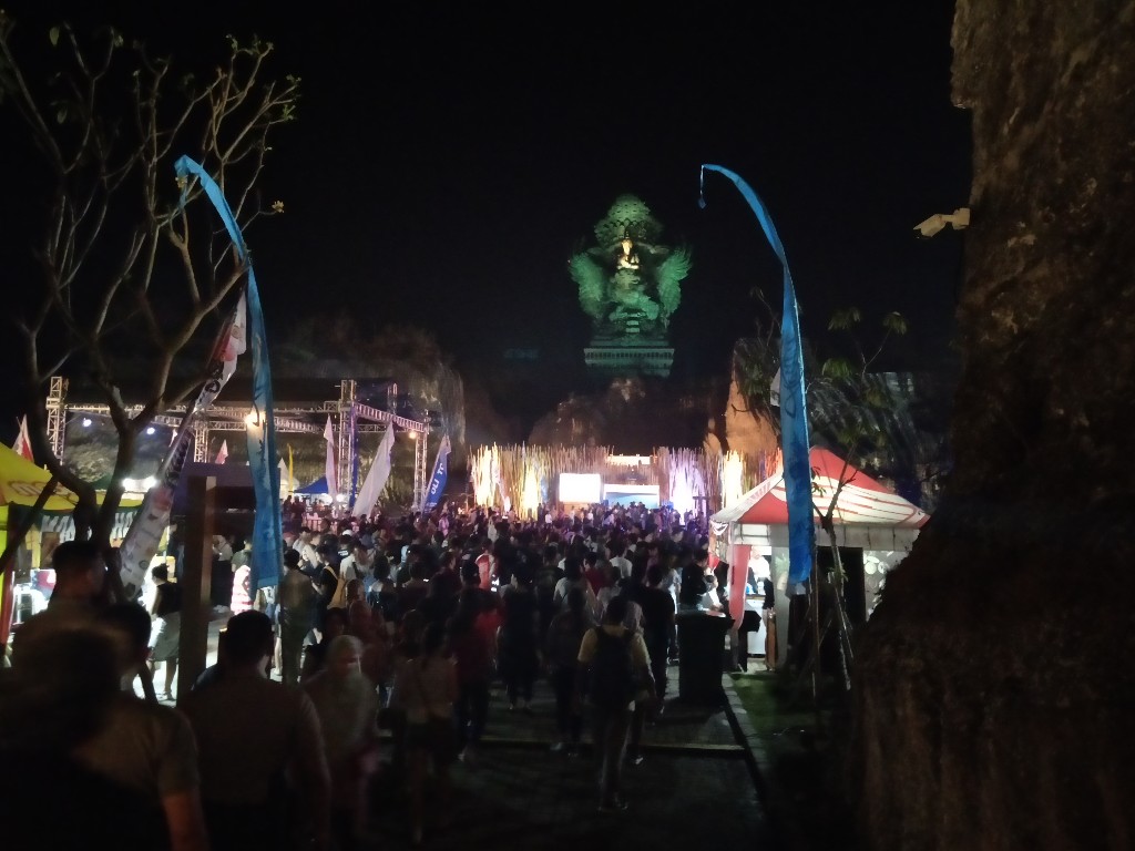 Pesta Kembang Api di Bali