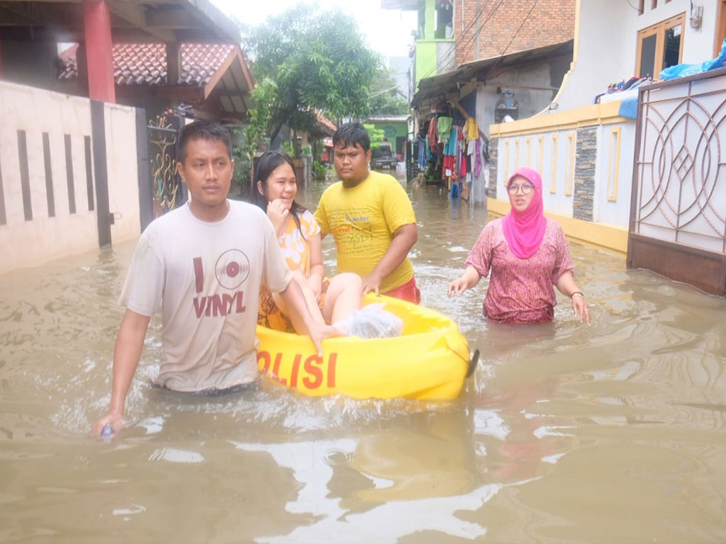 Denny Siregar Banjir Tahunan Dan Kita Makin Bodoh Tagar