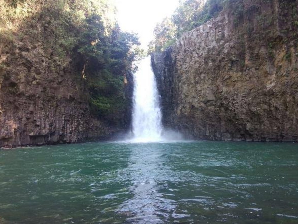 Air terjun dan kolam Barunttung