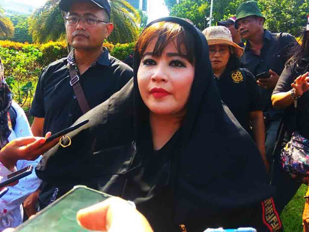 Politikus PDIP Dewi Tanjung
