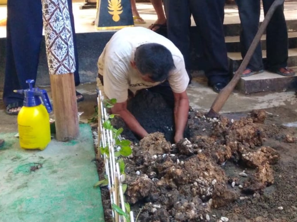 gali kubur bayi raja palsu2