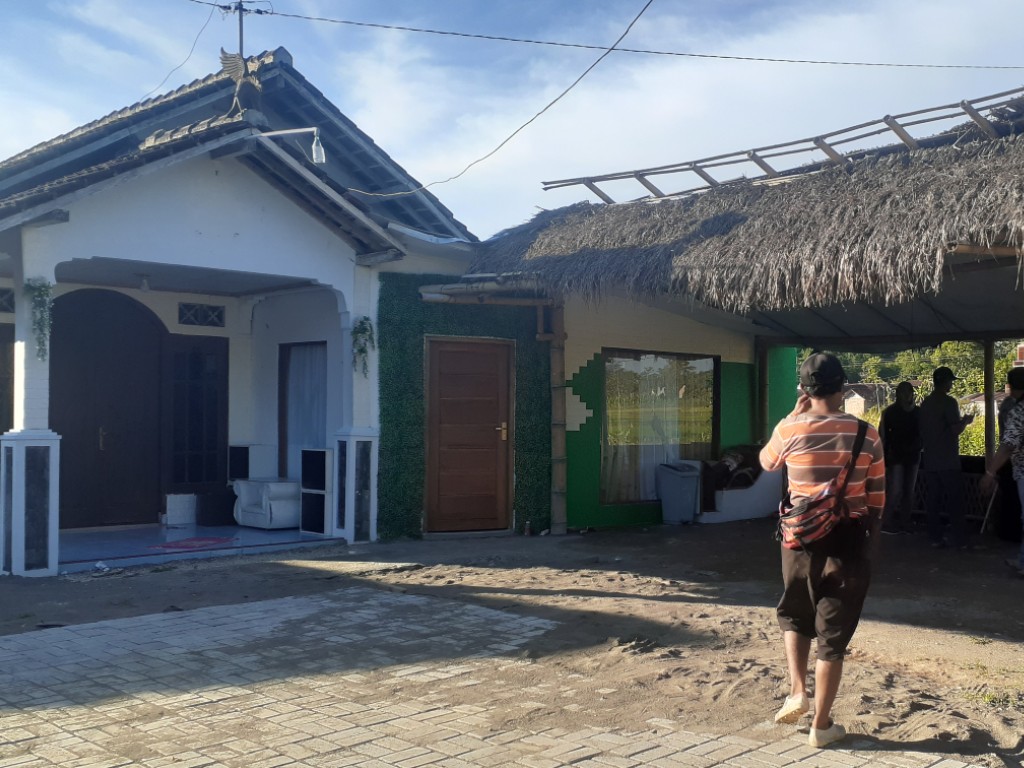 rumah raja palsu kosong