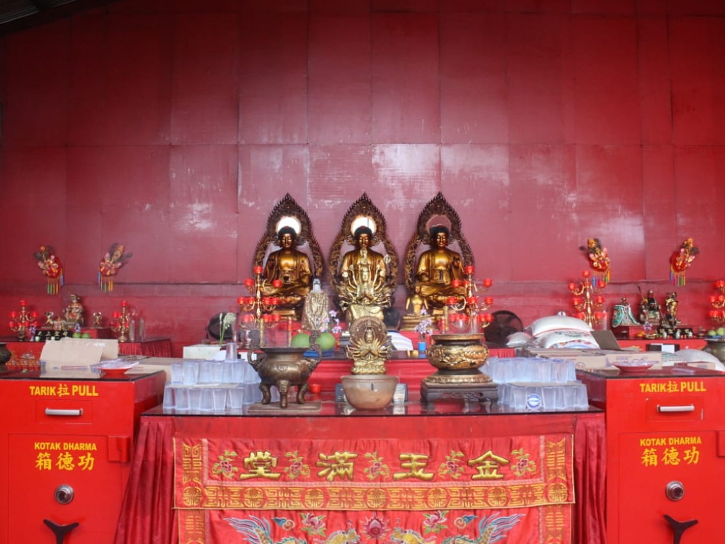 Patung di Wihara Dharma Bhakti